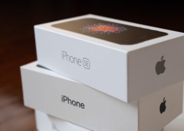 iPhone SE vs Google Pixel